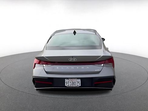 Used 2025 Hyundai Elantra Limited image 14