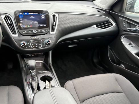 Used 2025 Chevrolet Malibu LT FWD image 13