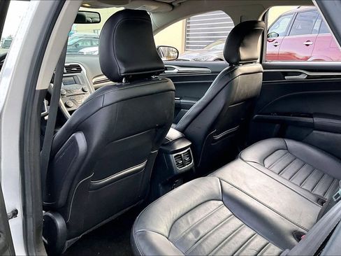 Used 2015 Ford Fusion SE w/ Equipment Group 202A FWD image 30