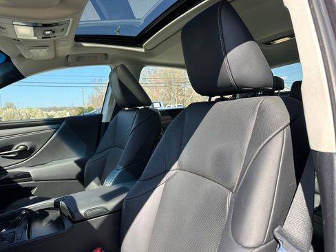 Used 2023 Lexus ES 250 w/ Premium Package image 14