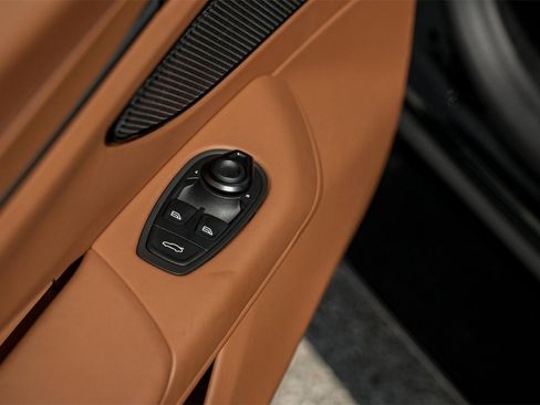 New 2025 Aston Martin V8 Vantage Coupe image 32