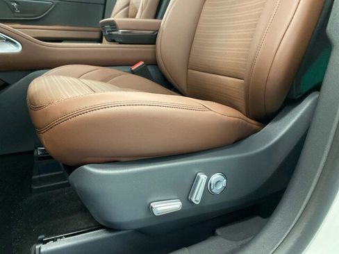 New 2026 Lincoln Nautilus Reserve AWD/4WD image 16