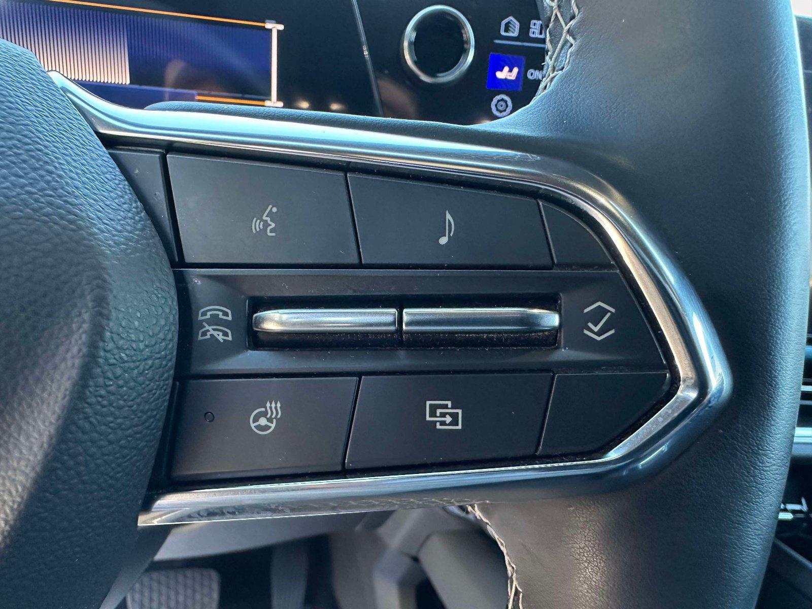 Used 2024 Chevrolet Equinox EV LT FWD image 14