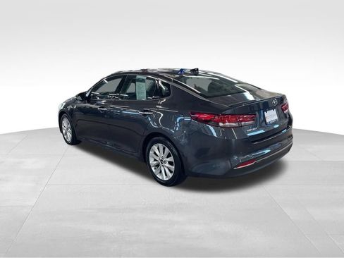 Used 2018 Kia Optima S w/ Panoramic Sunroof Package FWD image 4