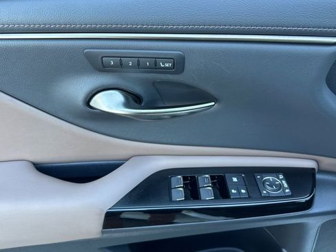 Used 2022 Lexus ES 300h w/ Premium Package FWD image 11