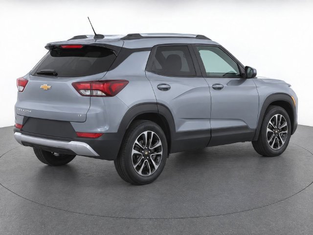 Used 2025 Chevrolet TrailBlazer LT FWD image 3