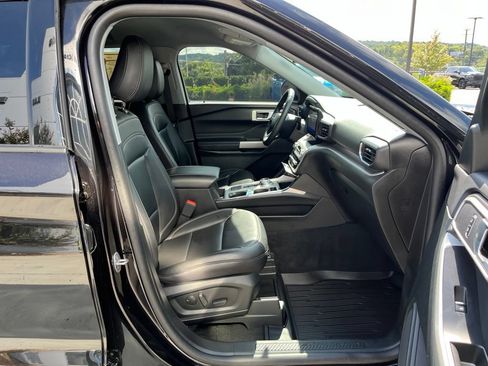 Used 2023 Ford Explorer XLT w/ Equipment Group 202A RWD image 27