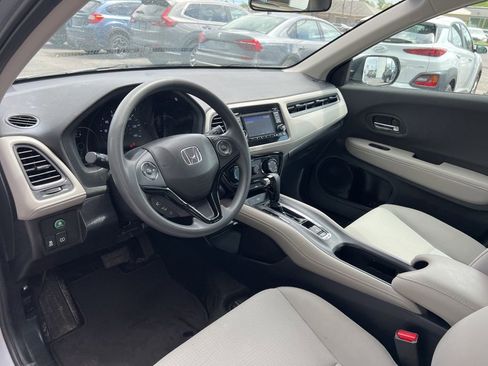 Used 2021 Honda HR-V LX image 9