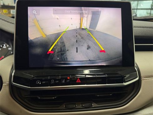 Used 2022 Jeep Compass Limited image 15