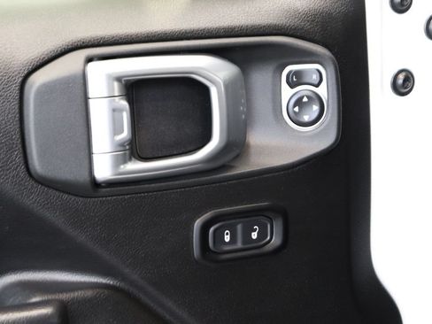 Used 2025 Jeep Gladiator Sport AWD/4WD image 17