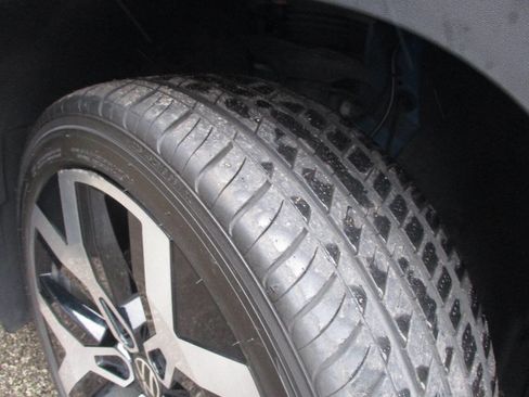 Used 2022 Volkswagen Taos SEL image 40