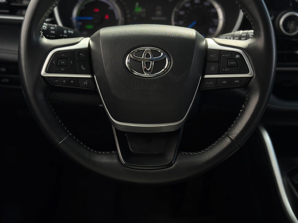 Used 2023 Toyota Highlander XLE AWD/4WD image 16