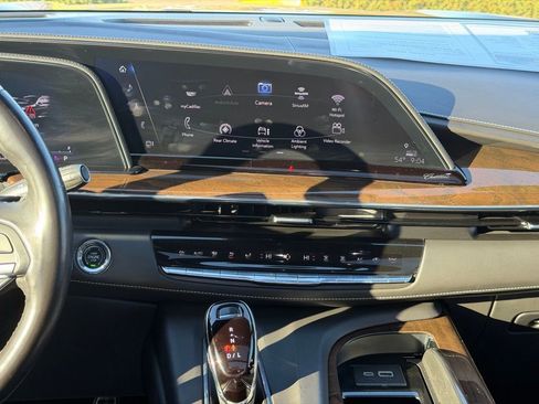 Used 2023 Cadillac Escalade ESV Sport Platinum w/ LPO, ONYX Package image 12