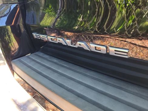 Used 2019 Cadillac Escalade Luxury RWD image 19