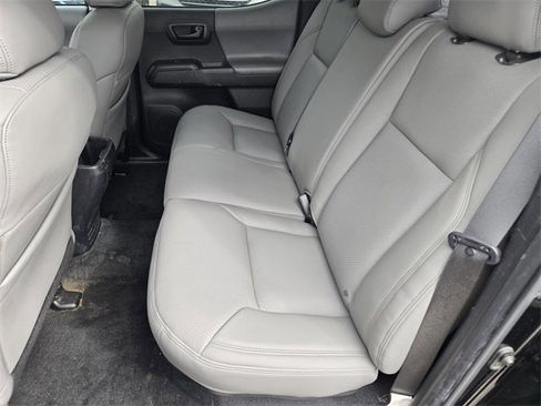 Used 2022 Toyota Tacoma SR w/ SR Convenience Package image 17