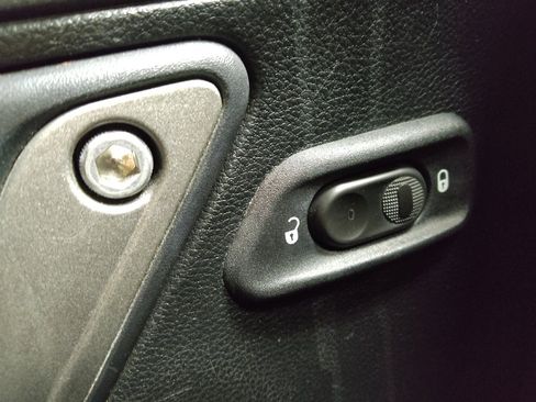 Used 2016 Jeep Wrangler Sport image 27