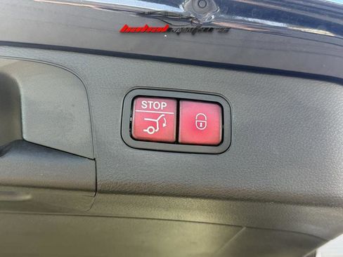 Used 2019 Mercedes-Benz GLC 300 4MATIC image 26