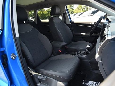 New 2025 Volkswagen Taos SE image 20