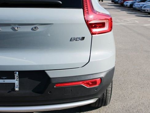 Used 2025 Volvo XC40 B5 Plus image 47