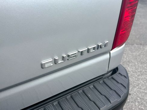 Used 2022 Chevrolet Silverado 2500 Custom w/ Custom Convenience Package image 6