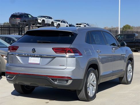 Used 2022 Volkswagen Atlas Cross Sport SE image 4