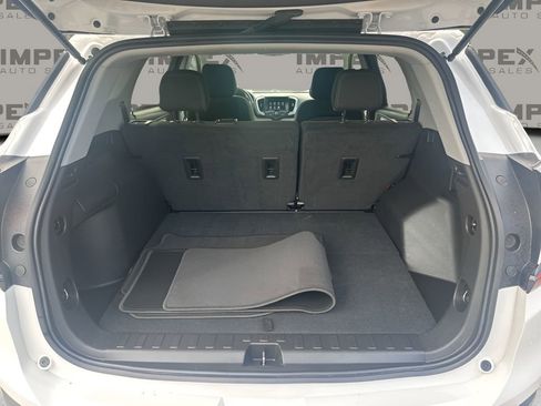 Used 2024 GMC Terrain SLE image 25