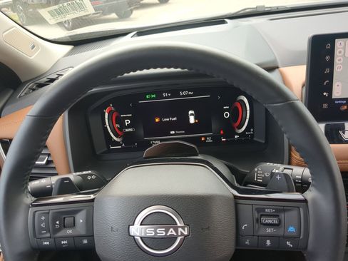 Used 2025 Nissan Rogue Platinum w/ Tech Package AWD/4WD image 13