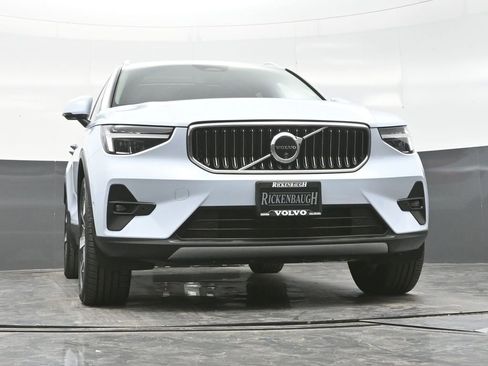 Used 2025 Volvo XC40 B5 Plus image 21
