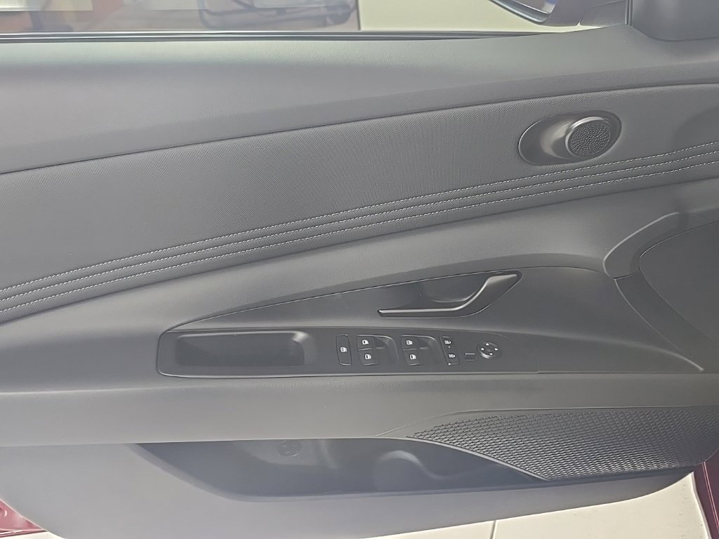 Certified 2025 Hyundai Elantra SEL FWD image 11