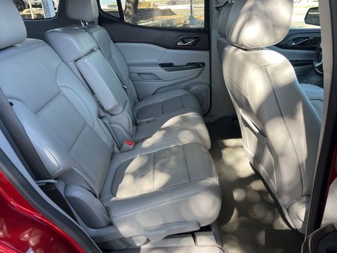 Used 2023 GMC Acadia SLT image 14
