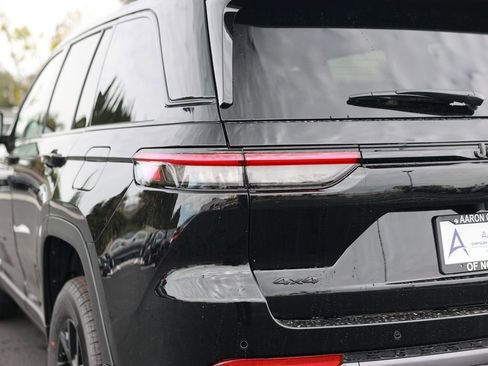 New 2026 Jeep Grand Cherokee Altitude AWD/4WD image 9