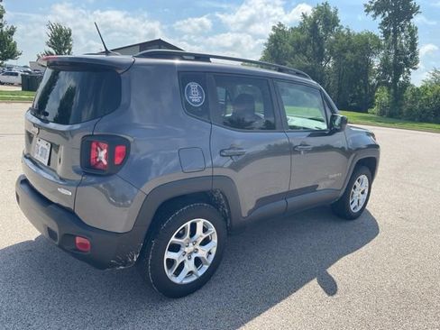 Used 2017 Jeep Renegade Latitude AWD/4WD image 4