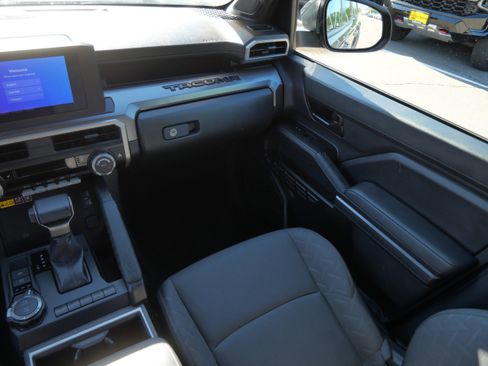 Certified 2024 Toyota Tacoma SR5 AWD/4WD image 12