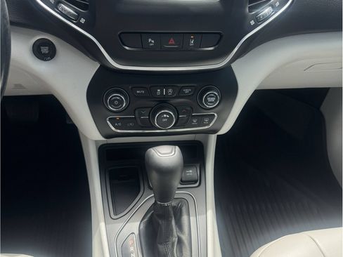 Used 2021 Jeep Cherokee Latitude Plus w/ Sun & Sound Group FWD image 15