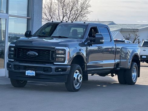 Used 2023 Ford F350 Platinum image 9