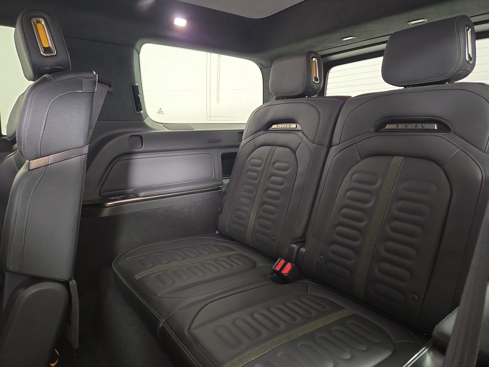 Used 2025 Rivian R1S Adventure Dual AWD/4WD image 22