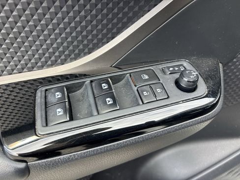 Used 2019 Toyota C-HR XLE image 17