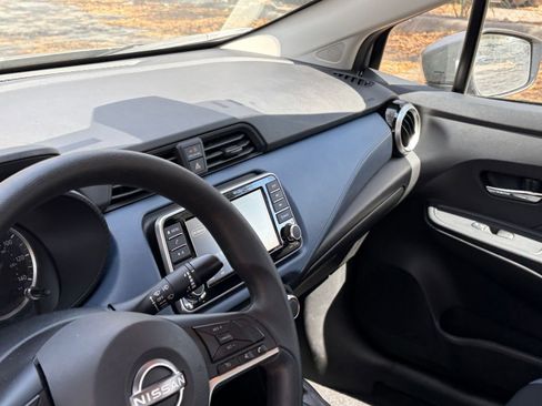 Used 2025 Nissan Versa SV image 31