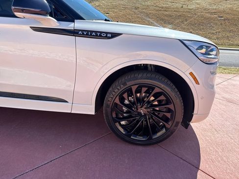 Used 2023 Lincoln Aviator Reserve w/ Equipment Group 201A image 34