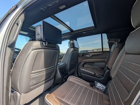 Used 2026 GMC Yukon XL Denali Ultimate AWD/4WD image 8