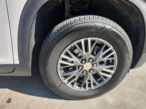 Used 2025 Chevrolet Traverse LT image 52