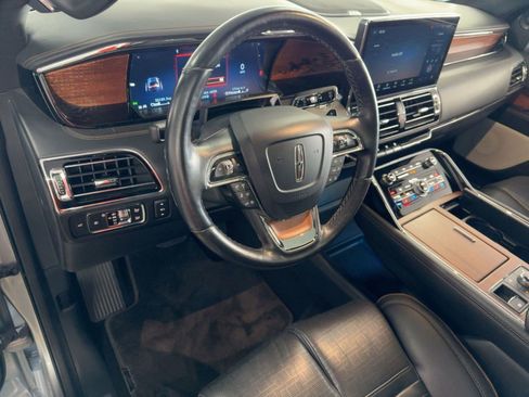 Used 2022 Lincoln Navigator Black Label image 4