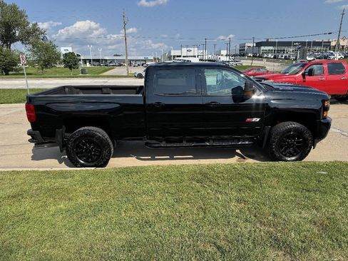 Used 2019 Chevrolet Silverado 2500 LT w/ Midnight Edition AWD/4WD image 6
