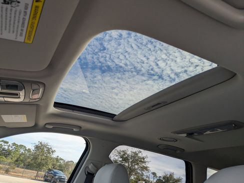 New 2025 Kia Telluride S image 24