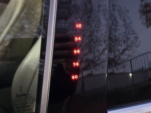 Used 2019 Lincoln Nautilus Select image 15