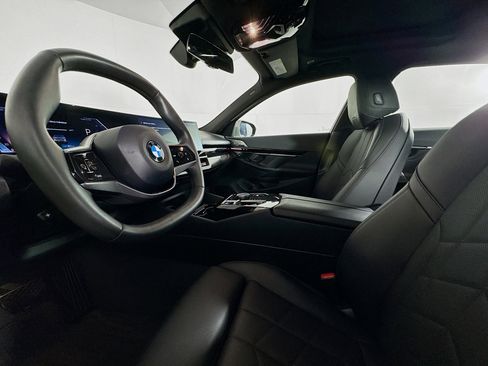 Used 2024 BMW 530i w/ Premium Package RWD image 21