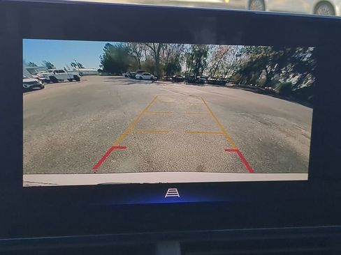 Used 2025 Chevrolet Trax LT w/ LT Convenience Package image 21