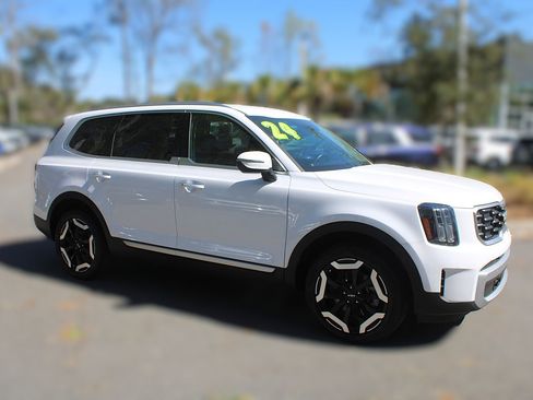 Certified 2024 Kia Telluride S image 15