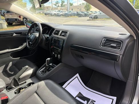 Used 2016 Volkswagen Jetta SEL w/ Lighting Package FWD image 11