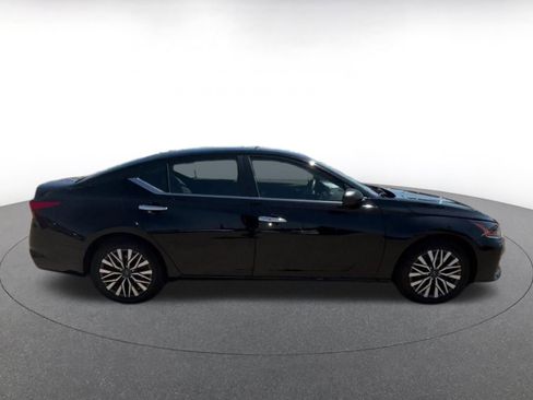 Used 2025 Nissan Altima 2.5 SV FWD image 16